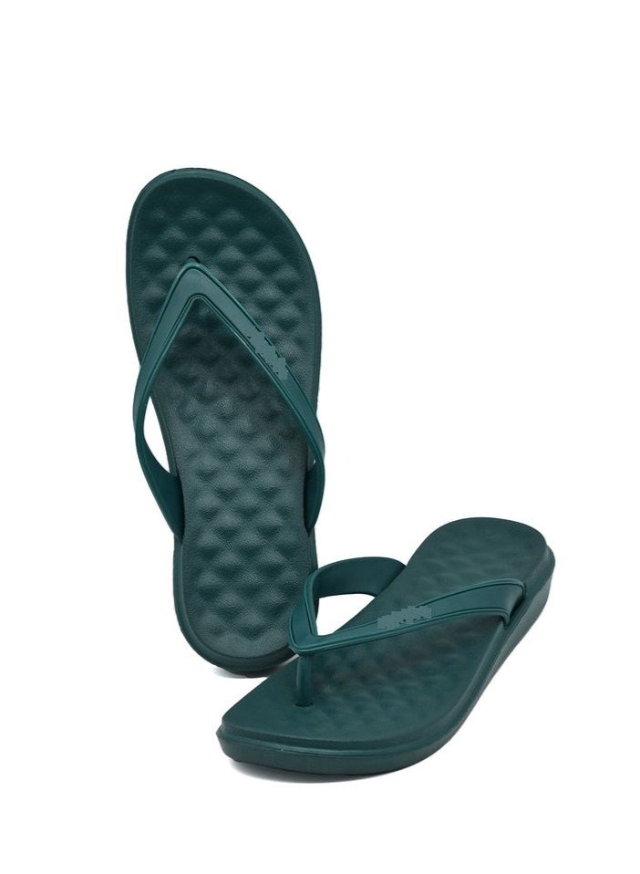 Unisex slippers in unique colors